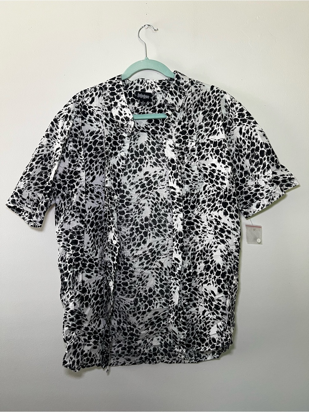 LuLaRoe Black & White Short Sleeve Button-Down Shirt